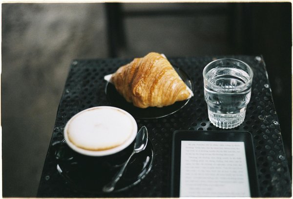 Évolution et Innovations des Costumes Masculins Actuels